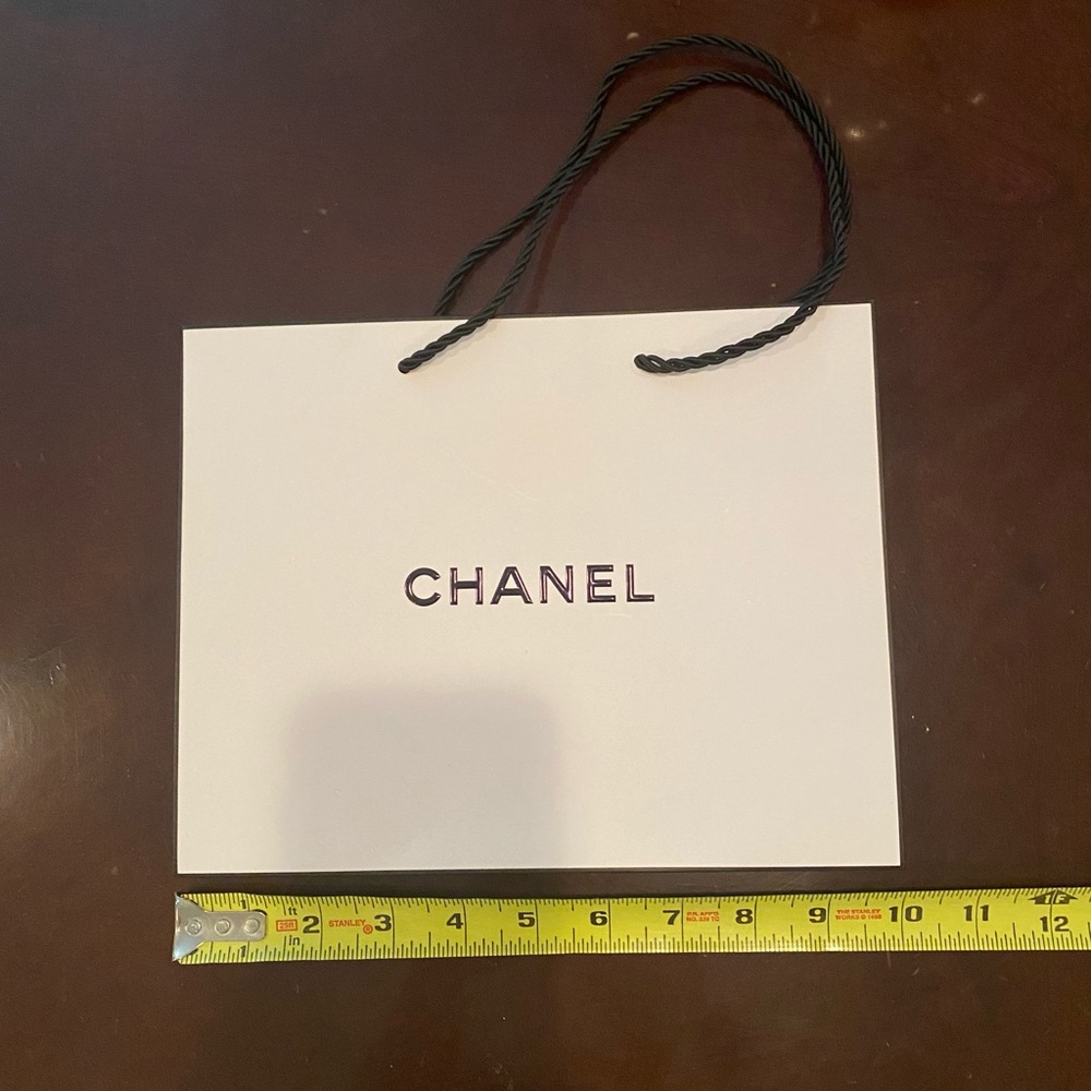 Chanel paper shopping bag - Picture 3 of 3